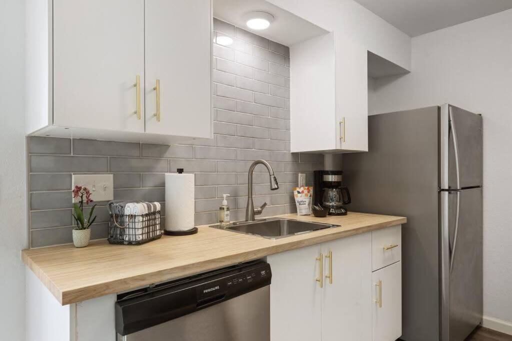 Charming 2 Bedroom Unit With Large Yard أوستن المظهر الخارجي الصورة